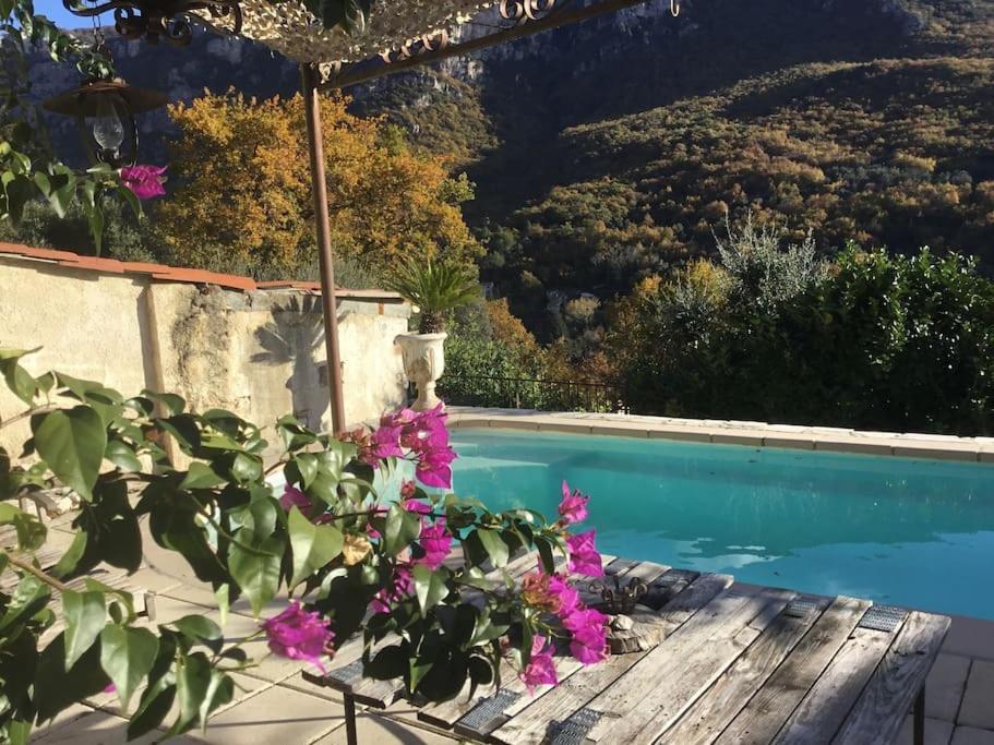 Charmante Maison Avec Piscine Gourdon  Exterior foto